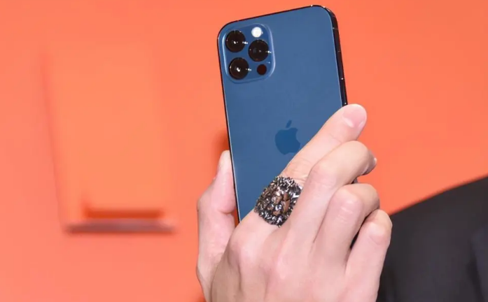 策勒苹果手机维修分享iPhone12系列重启方法教程 